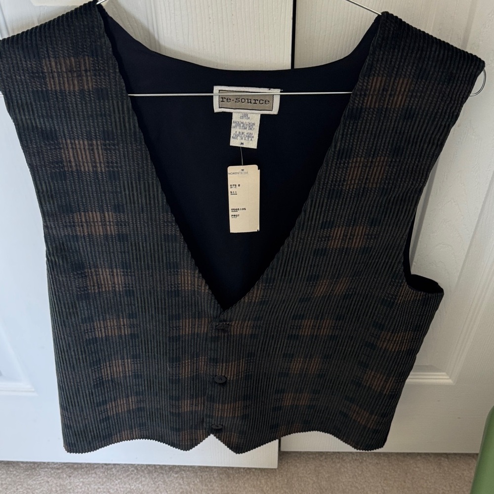re:source Men's Vest in Black with Brown Plaid